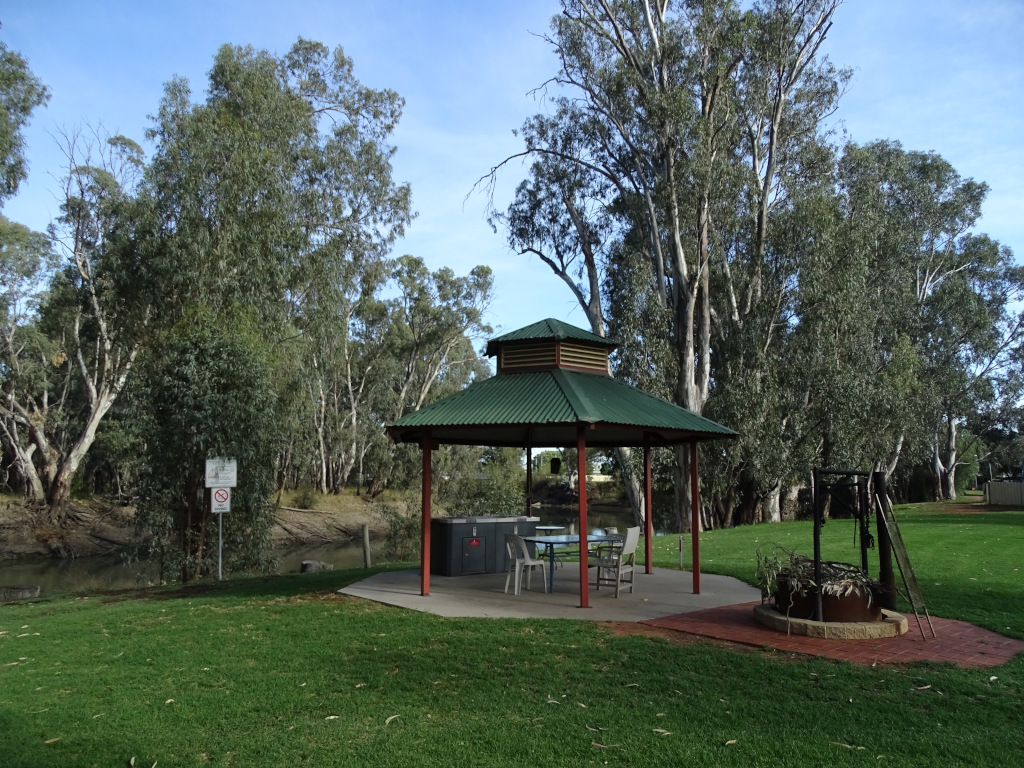 Parkland close to Balranald Caravan Park