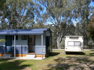 Private ensuites for luxury bush camping in Deniliquin at the Deniliquin Riversider Caravan Park