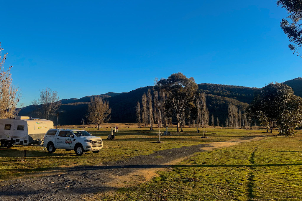 Beautiful high country views of the snowies and a spacious campground at the Khancoban Lakeside Caravan Park